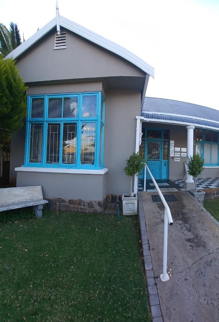 The front entrance of Ludolf & Lienkie Physiotherapists at 30 Milner Street, with turquoise window frames and a heritage gable